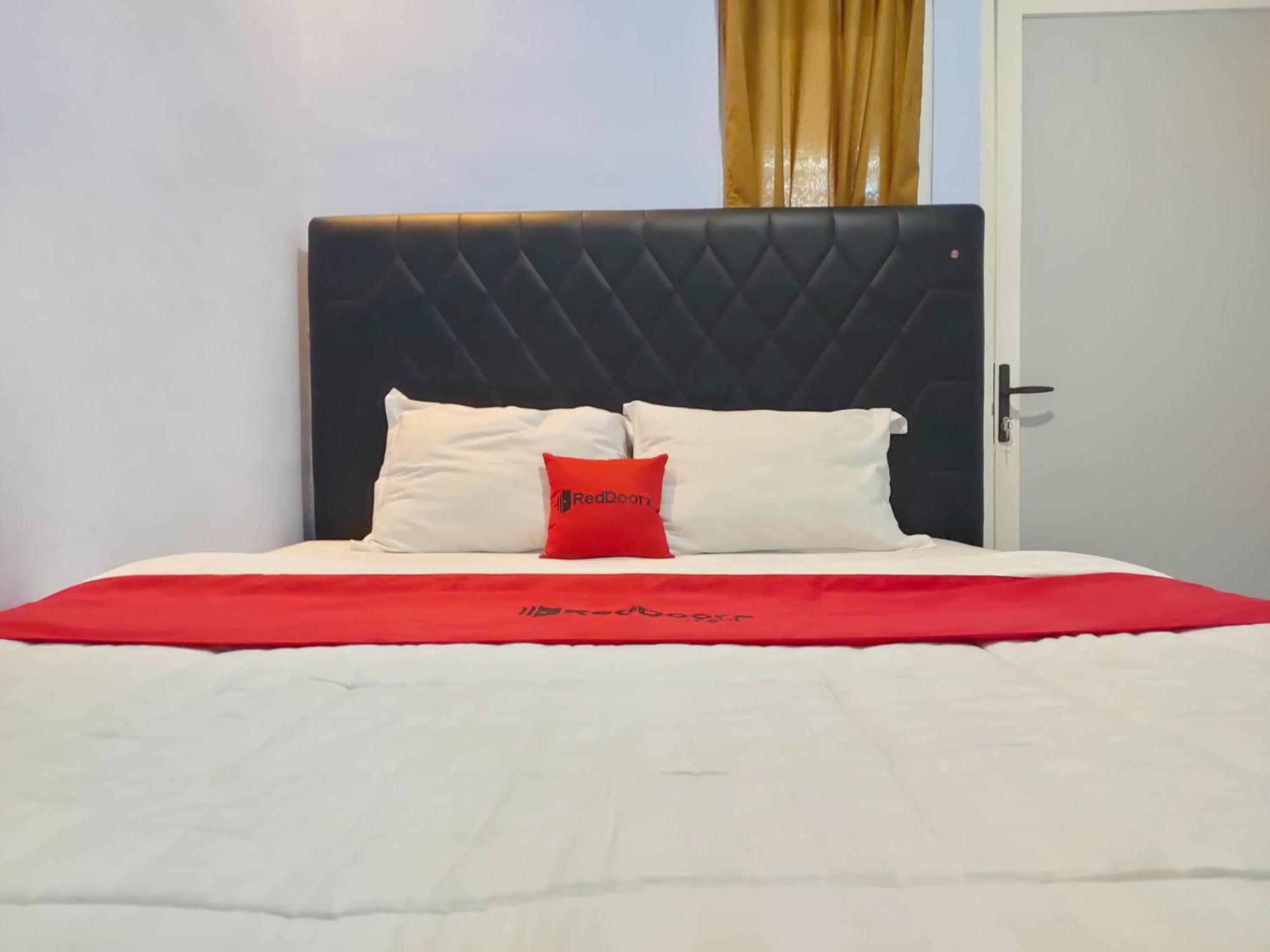 Отель Reddoorz Syariah Near Stasiun Wates Wates  Экстерьер фото