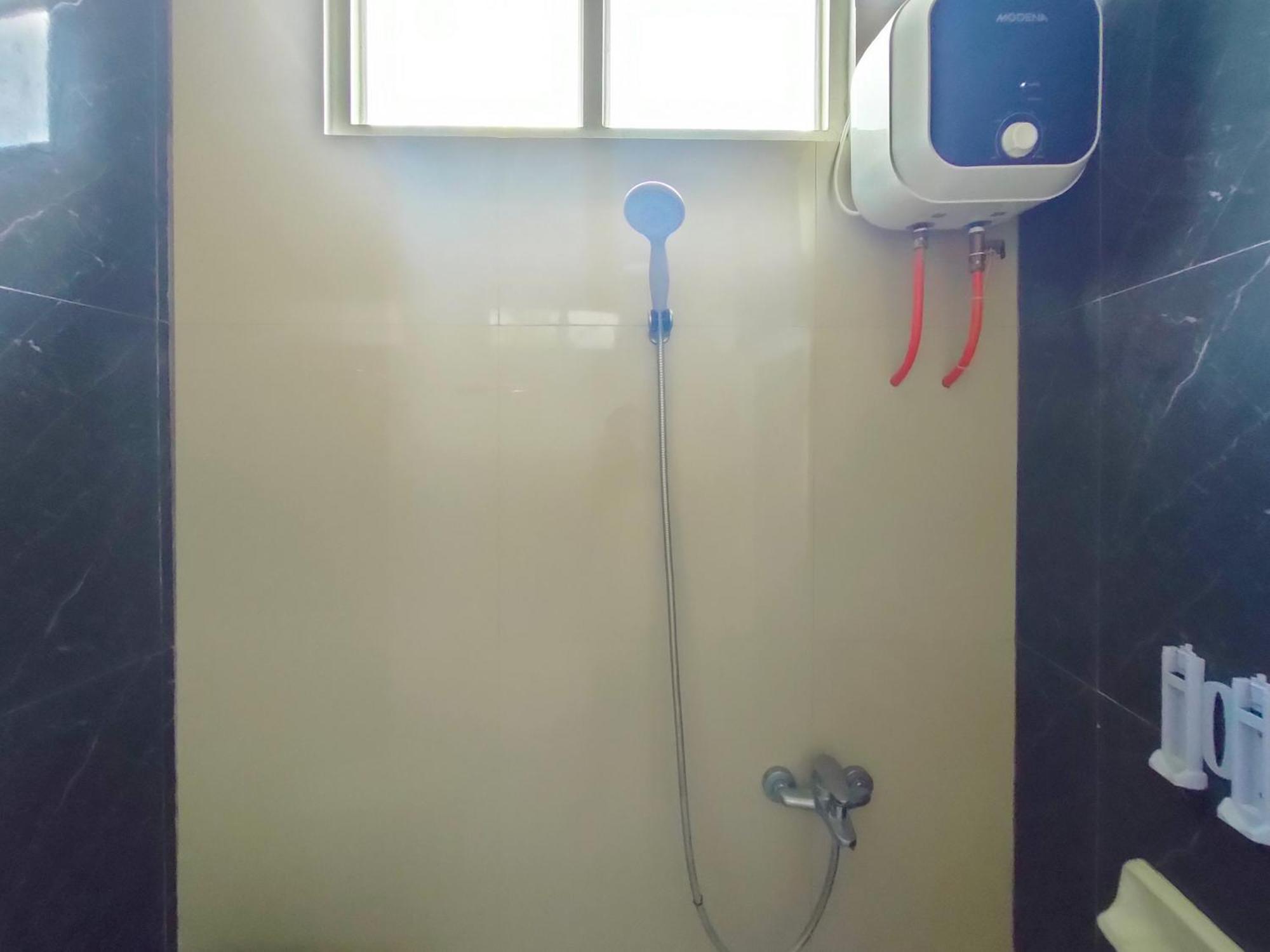 Отель Reddoorz Syariah Near Stasiun Wates Wates  Экстерьер фото
