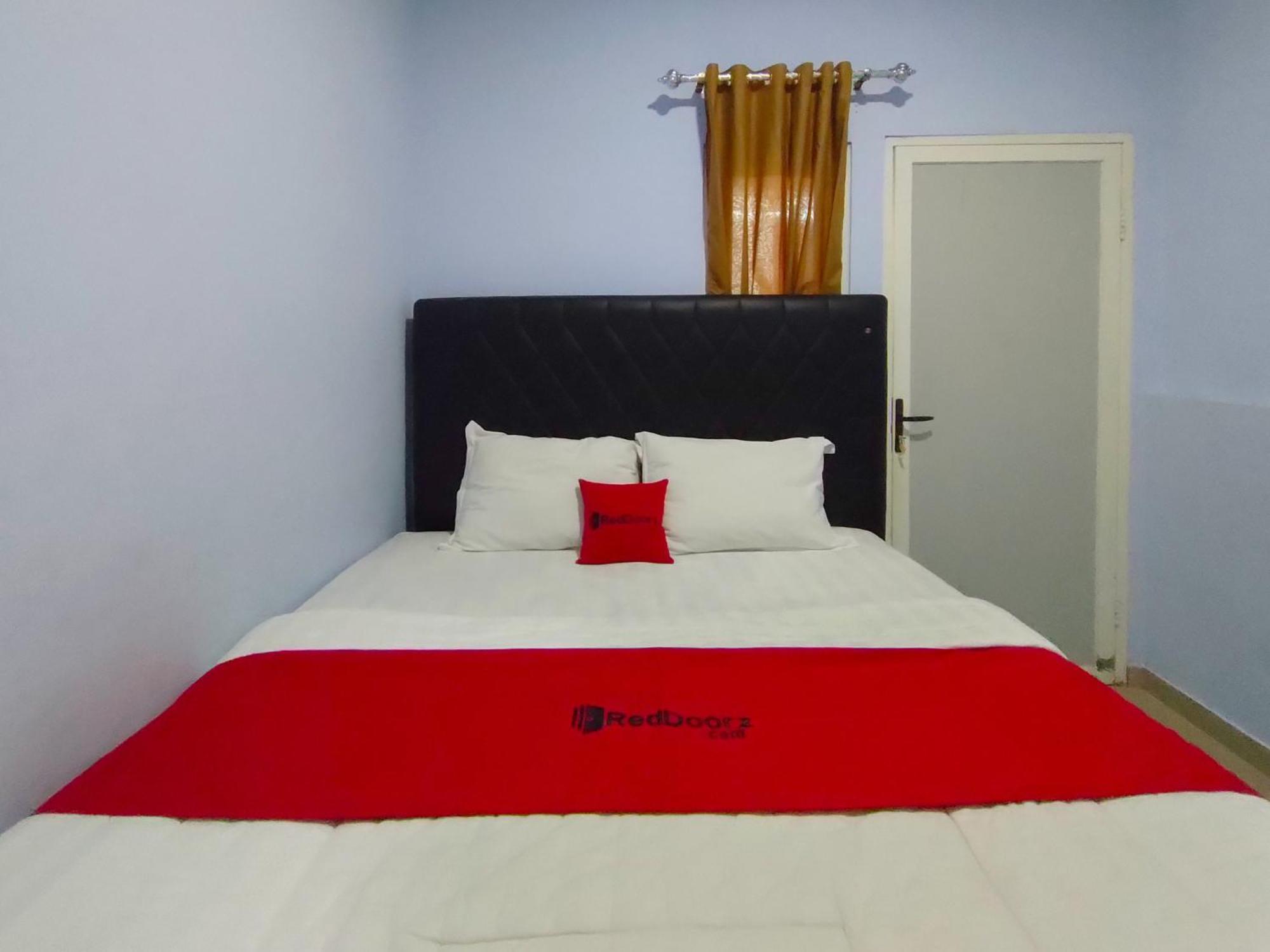 Отель Reddoorz Syariah Near Stasiun Wates Wates  Экстерьер фото