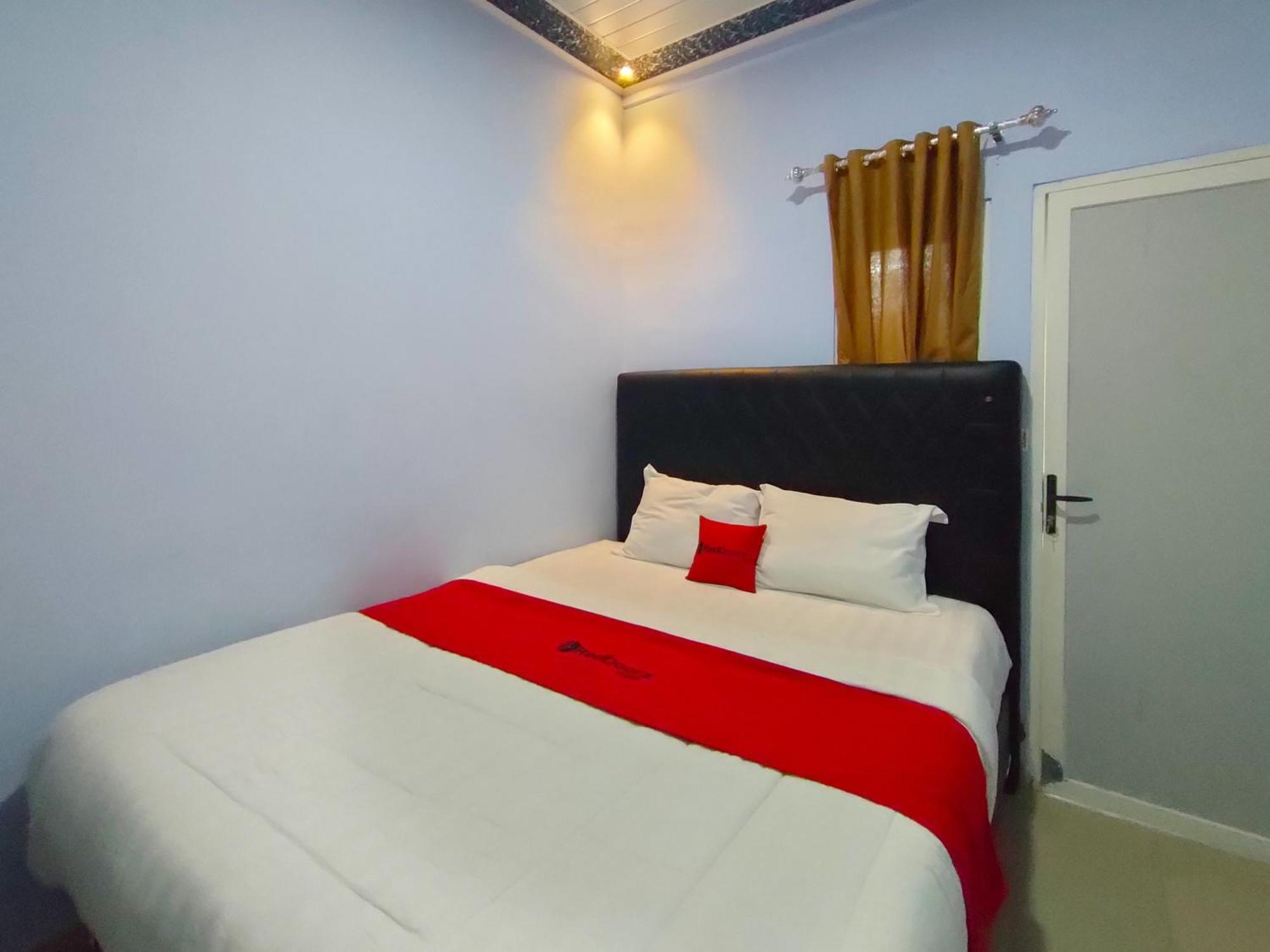 Отель Reddoorz Syariah Near Stasiun Wates Wates  Экстерьер фото
